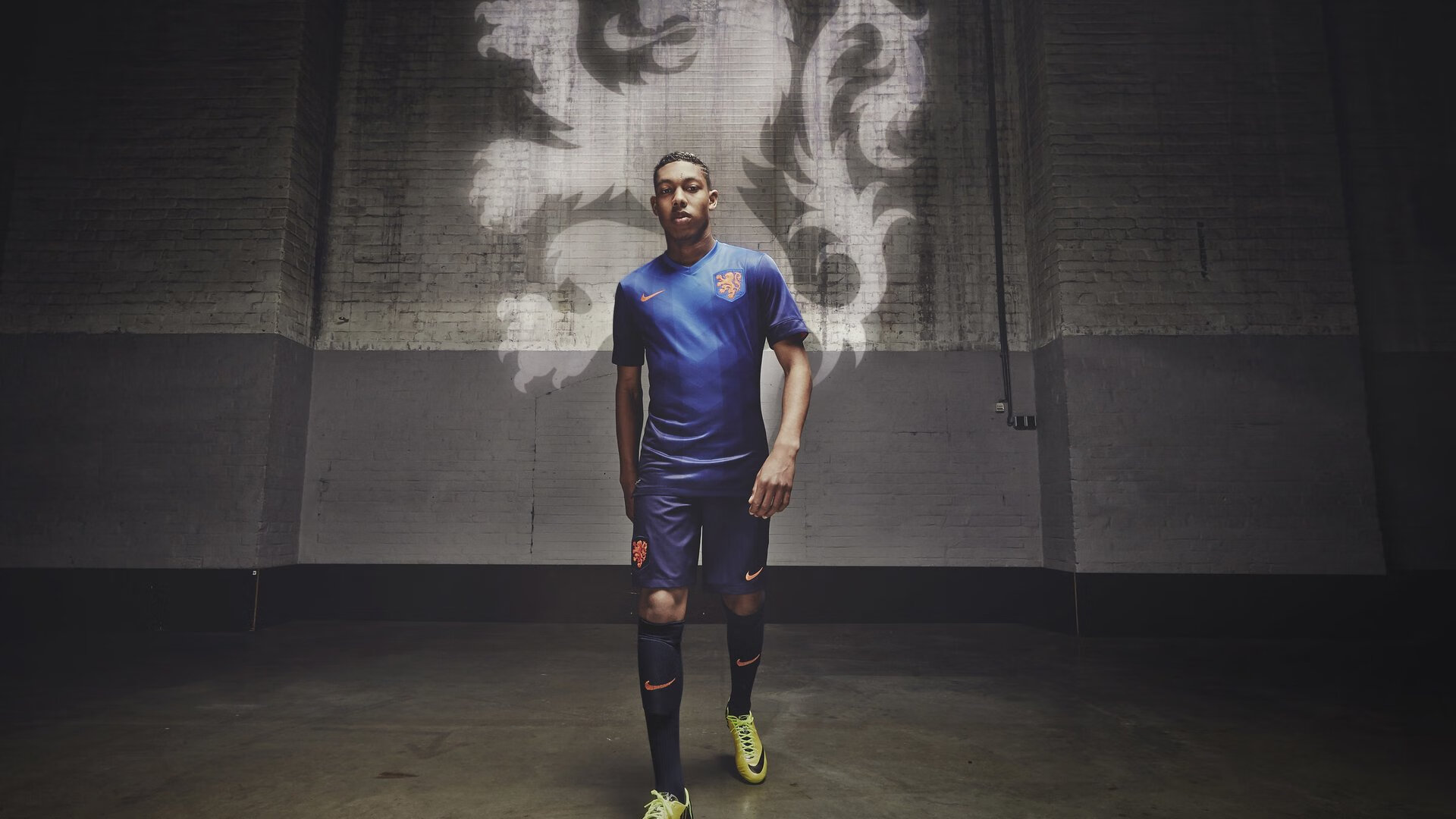 职业拳击三大组织统一战 争议性判罚引发媒体与拳迷激烈讨论